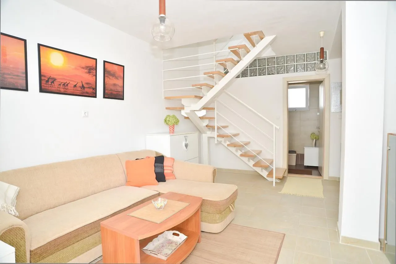 Apartment Yellow House 파그