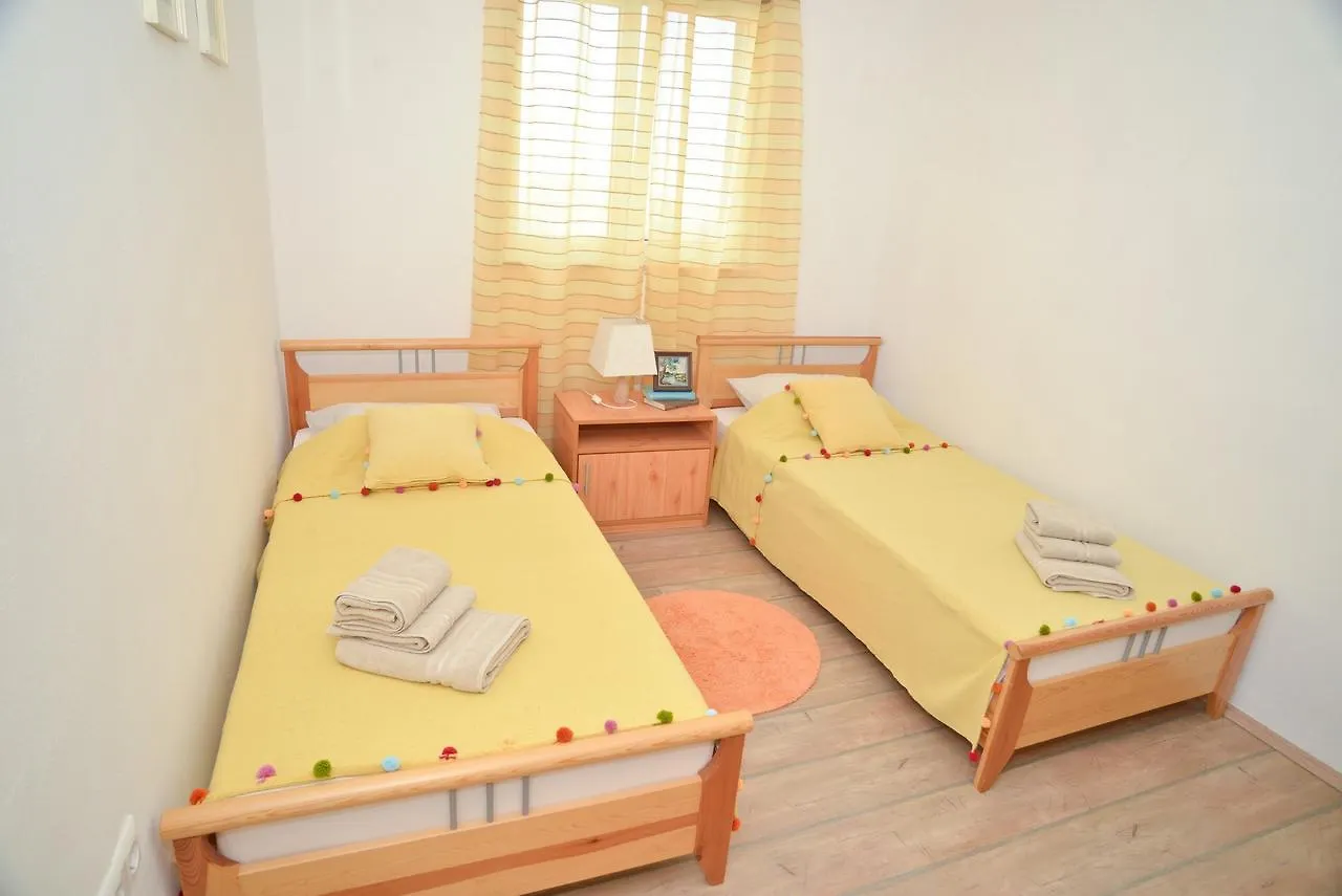 Apartment Yellow House Pag Town 0*,  Kroatien