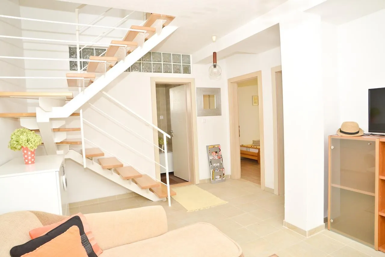 Apartment Yellow House 파그